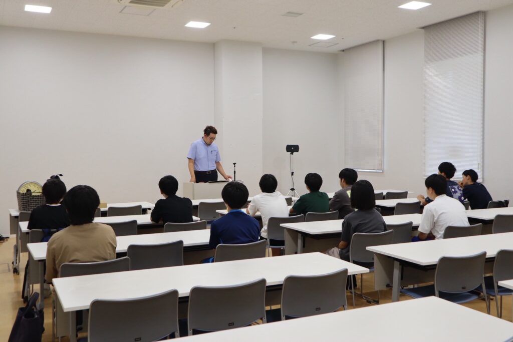 知ってるようで知らないリアルな高校生活のワークショップ様子です。
