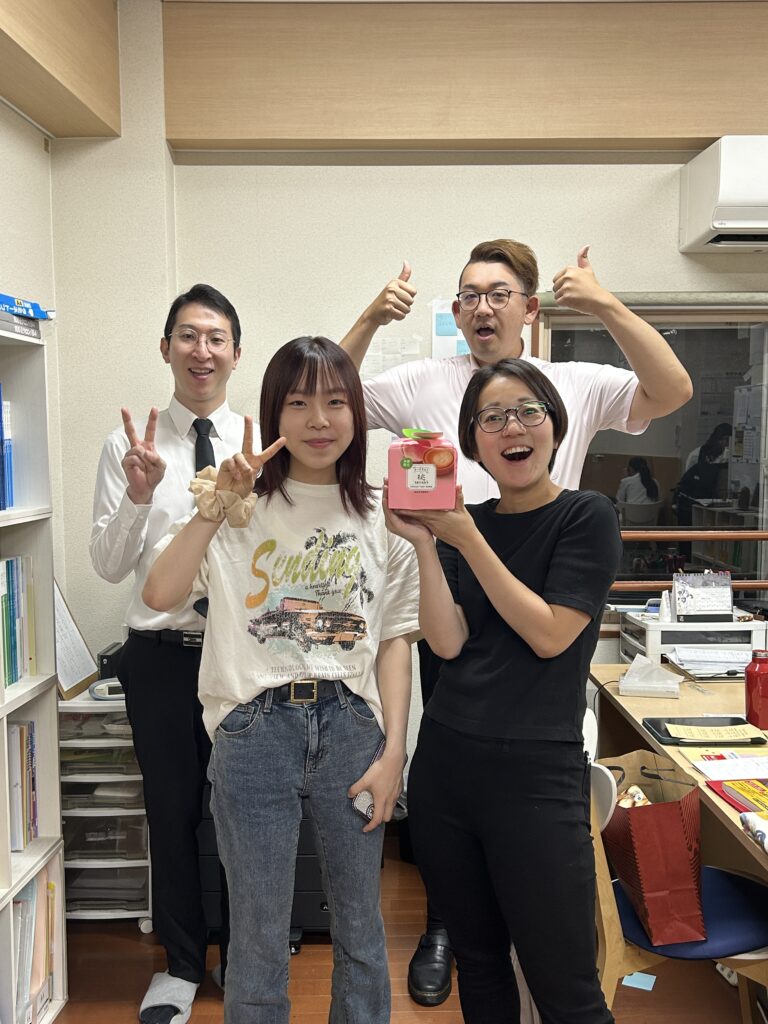 卒塾生が遊びに来た様子です。