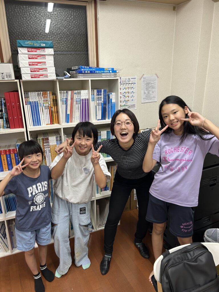 教室での小学生の様子です。