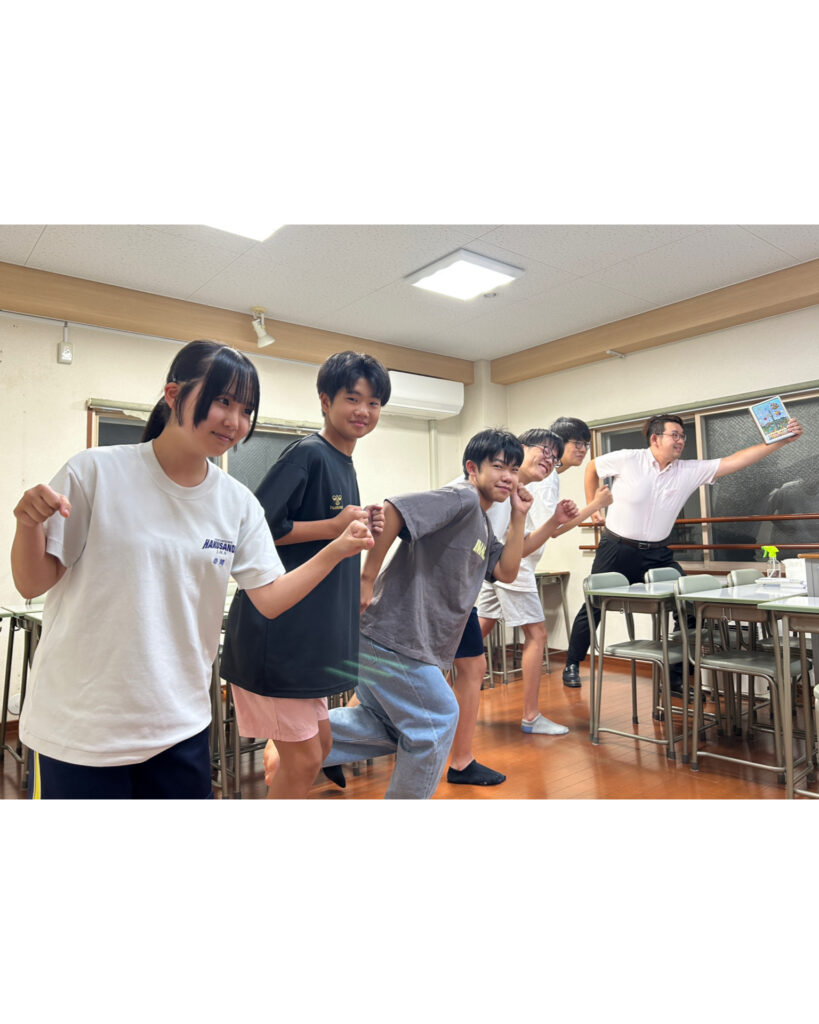 教室での休憩時間の様子です。